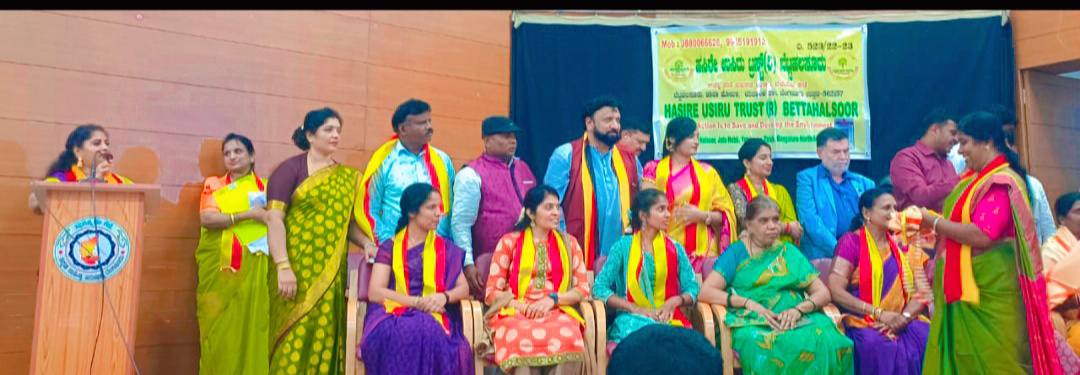 Bhagat Singh and Lal Bahadur Shastri Birthday Celebration - Kavigoshti by Lata Kundaragi at Kannada Sahitya Parishat Chamarajpet Karnataka